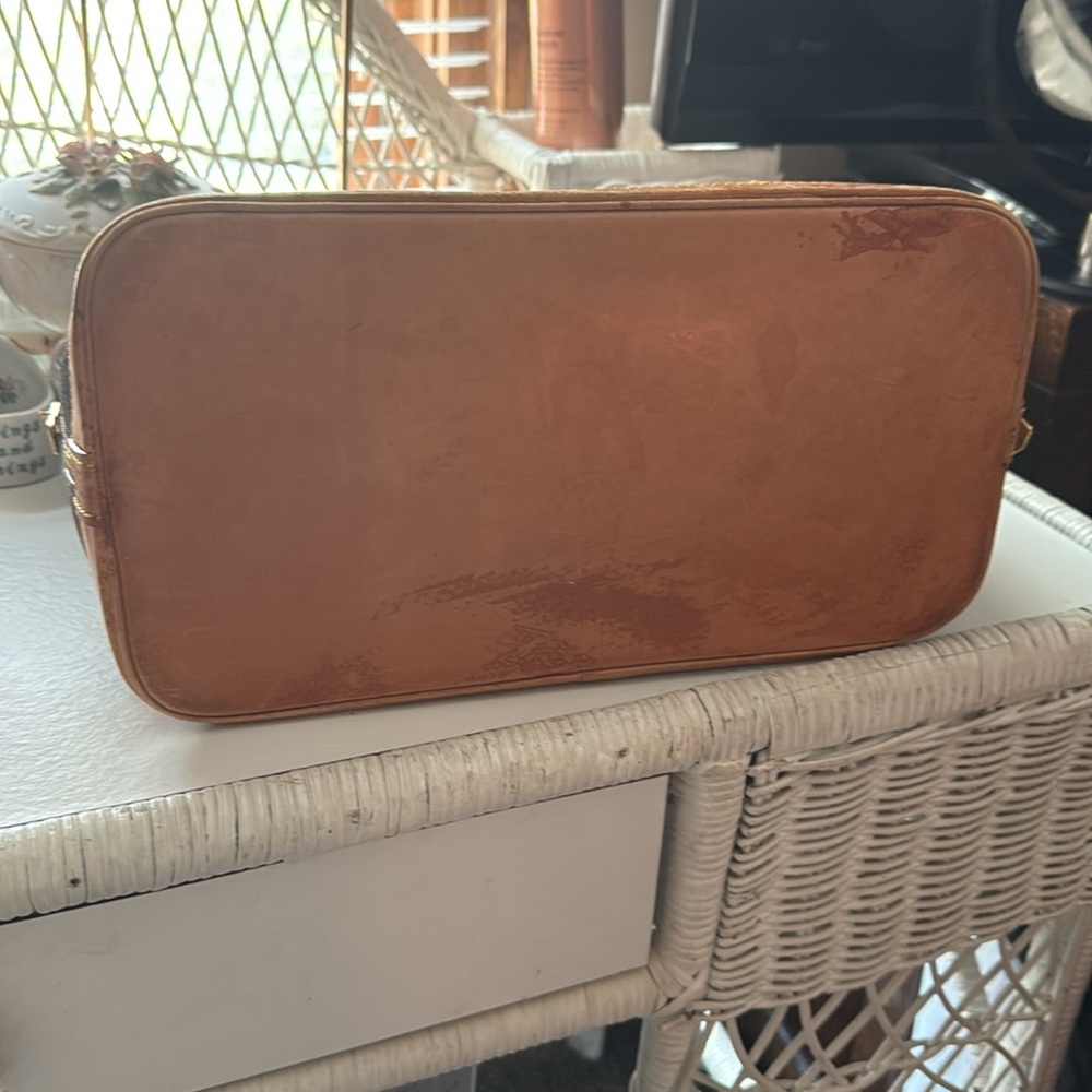 Authentic Louis Vuitton Brown Satchel with Iconic Monogram. - Picture 16 of 16